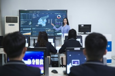 專業不感興趣？轉學來重慶新華，探索互聯網技術與軟件開發新天地